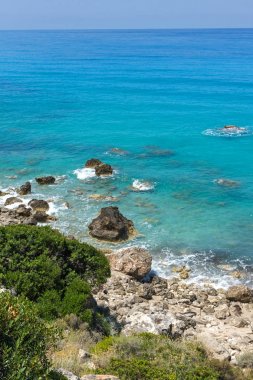 Muhteşem panoramik Kokkinos Vrachos Beach mavi suları, Lefkada, Yunanistan