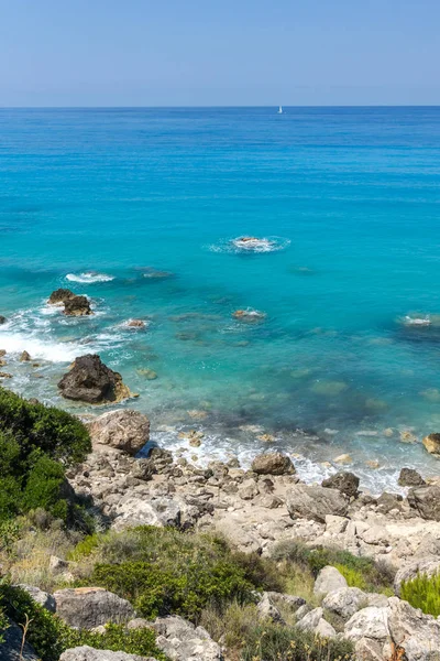 Úžasný panoramatický pohled Kokkinos Vrachos Beach s modré vody, Lefkáda, Řecko — Stock fotografie