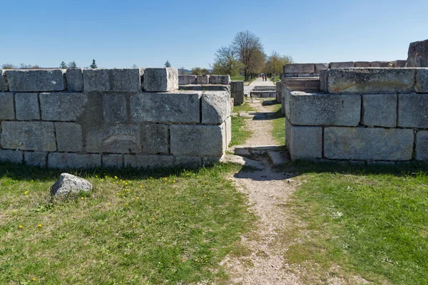 Ruinas de la capital del Primer Imperio búlgaro fortaleza medieval Pliska, Bulgaria — Foto de Stock