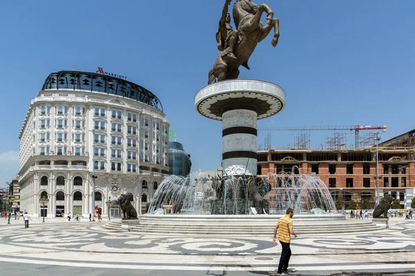 SKOPJE, REPUBLIC OF MACEDONIA - 13 MAY 2017: Skopje City Center and Alexander the Great Monument — Stock Photo, Image