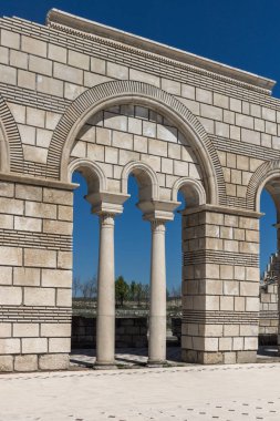 Büyük Bazilika - ilk Bulgar İmparatorluğu Pliska başkenti yakınındaki Ortaçağ Avrupa'nın en büyük Hıristiyan Katedrali kalıntıları