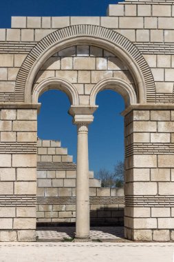 Büyük Bazilika - ilk Bulgar İmparatorluğu Pliska başkenti yakınındaki Ortaçağ Avrupa'nın en büyük Hıristiyan Katedrali kalıntıları