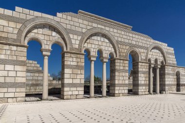 Büyük Bazilika - ilk Bulgar İmparatorluğu Pliska başkenti yakınındaki Ortaçağ Avrupa'nın en büyük Hıristiyan Katedrali kalıntıları