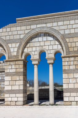 Büyük Bazilika - ilk Bulgar İmparatorluğu Pliska başkenti yakınındaki Ortaçağ Avrupa'nın en büyük Hıristiyan Katedrali kalıntıları