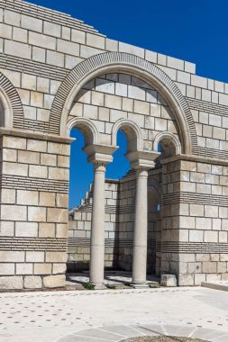 Büyük Bazilika - ilk Bulgar İmparatorluğu Pliska başkenti yakınındaki Ortaçağ Avrupa'nın en büyük Hıristiyan Katedrali kalıntıları