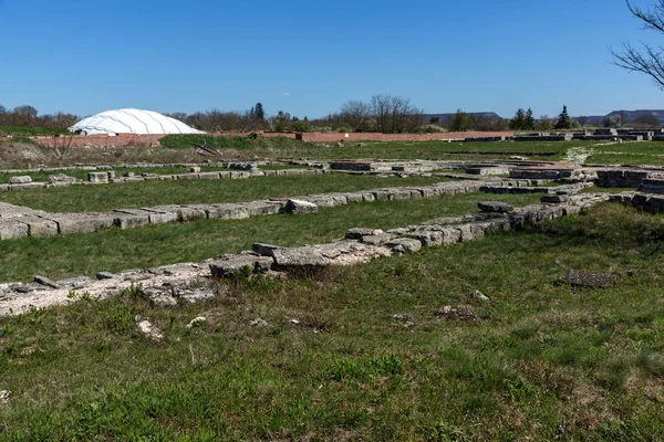 Ruinas de la capital del Primer Imperio búlgaro fortaleza medieval Pliska, Bulgaria —  Fotos de Stock