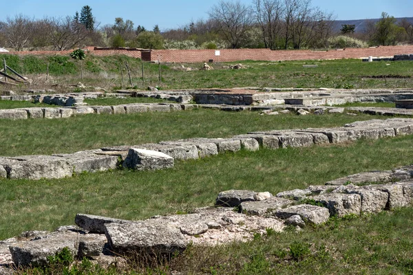 Ruinas de la capital del Primer Imperio búlgaro fortaleza medieval Pliska, Bulgaria —  Fotos de Stock