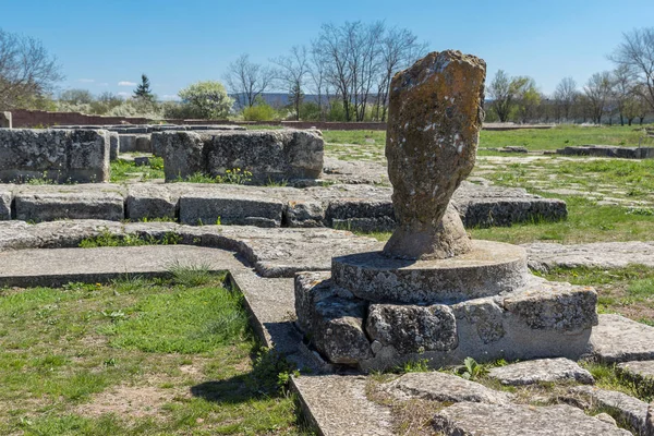 Ruinas de la capital del Primer Imperio búlgaro fortaleza medieval Pliska, Bulgaria — Foto de Stock