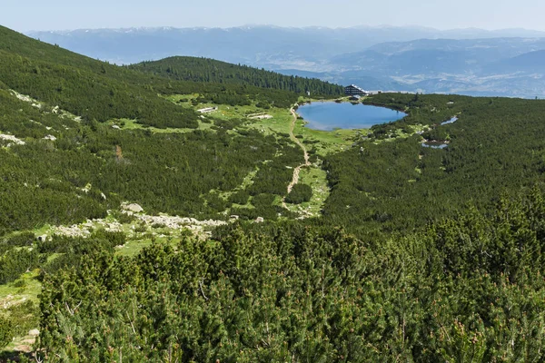 Amazing Panoramic zicht rondom Bezbog lake, Pirin-gebergte — Stockfoto