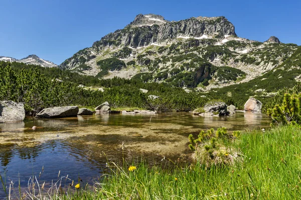 Paysage du pic Dzhangal et des lacs Banski, montagne Pirin — Photo