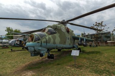 Krumovo, Plovdiv, Bulgaristan - 29 Nisan 2017: helikopter Mil Mi-24 Plovdiv yakınındaki Havacılık Müzesi