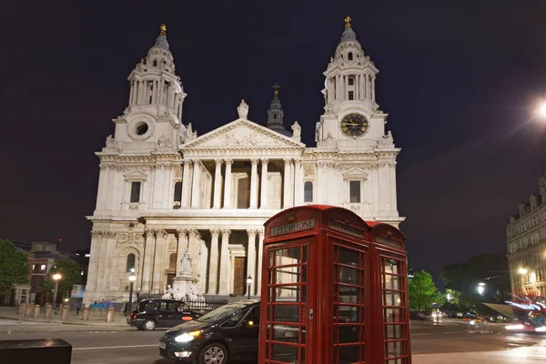 LONDRES, INGLÊS - JUNHO 17 2016: Amazing Night photo of St. Paul Cathedral in London — Fotografia de Stock