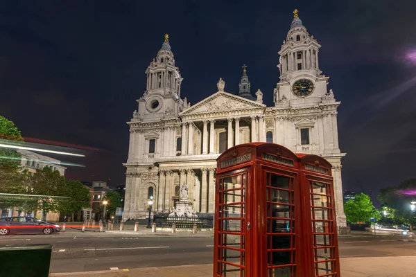 LONDRES, INGLÊS - JUNHO 17 2016: Amazing Night photo of St. Paul Cathedral in London — Fotografia de Stock