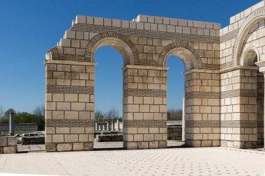 Büyük Bazilika - ilk Bulgar İmparatorluğu Pliska başkenti yakınındaki Ortaçağ Avrupa'nın en büyük Hıristiyan Katedrali kalıntıları