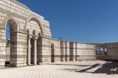 Büyük Bazilika - ilk Bulgar İmparatorluğu Pliska başkenti yakınındaki Ortaçağ Avrupa'nın en büyük Hıristiyan Katedrali kalıntıları