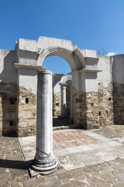 Harabeleri yuvarlak (altın) Kilisesi, St John, Preslav yakınındaki ikinci başkenti ilk Bulgar İmparatorluğu büyük Preslav, Bulgaristan