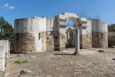 Harabeleri yuvarlak (altın) Kilisesi, St John, Preslav yakınındaki ikinci başkenti ilk Bulgar İmparatorluğu büyük Preslav, Bulgaristan