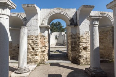 Harabeleri yuvarlak (altın) Kilisesi, St John, Preslav yakınındaki ikinci başkenti ilk Bulgar İmparatorluğu büyük Preslav, Bulgaristan