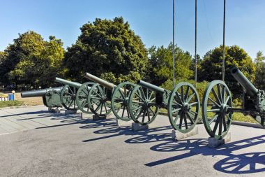 Plevne, Bulgaristan - 20 Eylül 2015: ön ofpanorama Plevne Epopee 1877 Plevne şehir içinde savaş topu