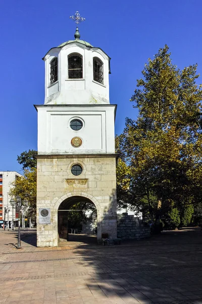 PLEVEN, BULGARIA - 20 DE SEPTIEMBRE DE 2015: Iglesia de San Nicolás en la ciudad de Pleven — Foto de Stock