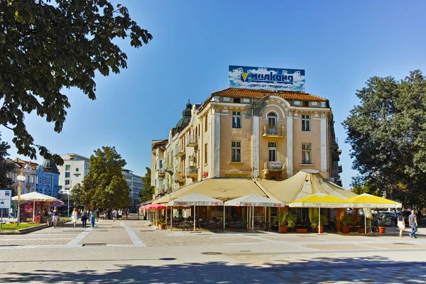 Pleven, Bulgarije - 20 September 2015: centrale straat in de stad van Pleven — Stockfoto