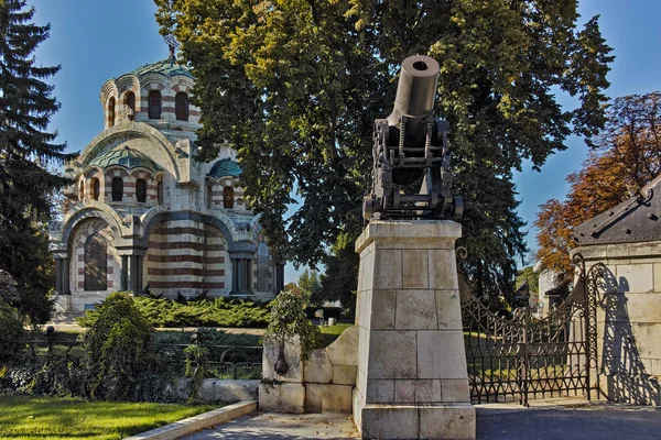 PLEVEN, BULGARIA - 20 SEPTEMBER 2015: St. George the Conqueror Chapel Mausoleum, Kota Pleven — Stok Foto