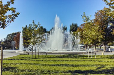 Plevne, Bulgaristan - 20 Eylül 2015: Çeşme Plevne şehir merkezinde