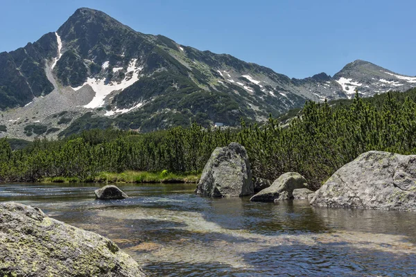 Increíble paisaje del pico Sivrya y lagos Banski, Montaña Pirin —  Fotos de Stock