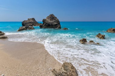 Megali Petra Beach, Lefkada, oniki adalar mavi sularına muhteşem manzara