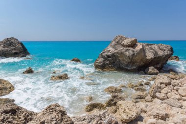 Megali Petra Beach, Lefkada, oniki adalar mavi sularına muhteşem manzara