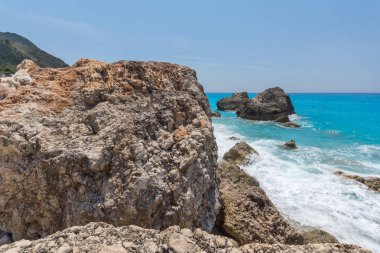 Megali Petra Beach, Lefkada, oniki adalar mavi sularına muhteşem manzara