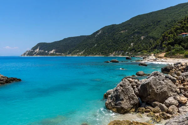 Panoramatický pohled na pláž Agios Nikitas s modré vody, Lefkada, Jónské ostrovy — Stock fotografie