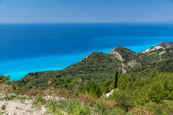 Niesamowity krajobraz z błękitnych wód, Lefkada, Wyspy Jońskie — Zdjęcie stockowe