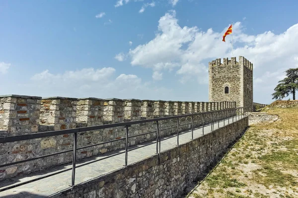 SKOPJE, REPÚBLICA DE MACEDONIA - 13 DE MAYO DE 2017: Fortaleza de Skopje (fortaleza de Kale) en el casco antiguo —  Fotos de Stock