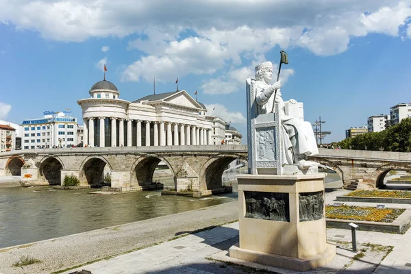 Скоп'є, Македонія - 13 травня 2017: статуя Візантійського імператора Юстиніана археологічний музей та, — стокове фото
