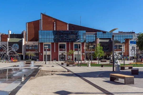 PIROT, SERBIA-16 ABRIL 2016: Centro da cidade de Pirot — Fotografia de Stock