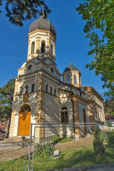 Dimitrovgrad, Szerbia-16 április 2016: A templom Szűz Mária-Dimitrovgrad, Pirot régió — Stock Fotó