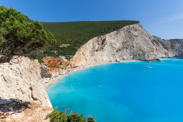 Erstaunliche meerlandschaft des blauen wassers von porto katsiki strand, lefkada, griechenland — Stockfoto