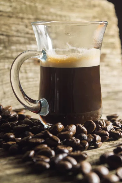 컵과 커피의 곡물 — 스톡 사진