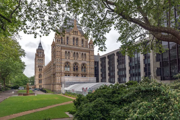 London, england - 18. juni 2016: atemberaubender blick auf das naturkundemuseum — Stockfoto