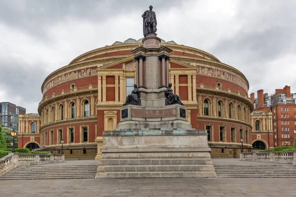 LONDRES, ANGLETERRE - 18 JUIN 2016 : Vue imprenable sur Royal Albert Hall, Londres — Photo