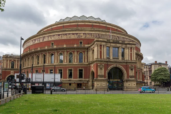 LONDRES, ANGLETERRE - 18 JUIN 2016 : Vue imprenable sur Royal Albert Hall, Londres — Photo