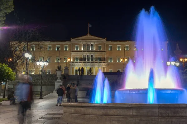 Atina, Yunanistan - 19 Ocak 2017: Gece fotoğraf Atina'da Syntagma Meydanı