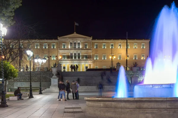 Atina, Yunanistan - 19 Ocak 2017: Gece fotoğraf Atina'da Syntagma Meydanı
