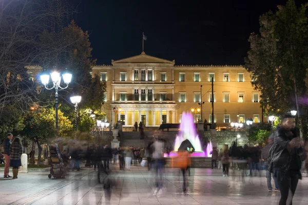 Atina, Yunanistan - 19 Ocak 2017: Gece fotoğraf Atina'da Syntagma Meydanı