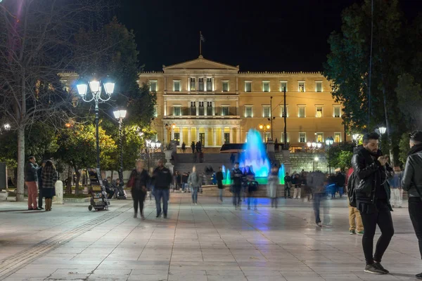 ATHENS, GREECE - JANUARY 19 2017:  Night photo of Syntagma Square in Athens — Stock Photo, Image