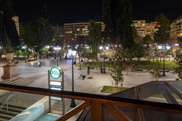 ATHENS, GREECE - JANUARY 19 2017:  Night photo of Syntagma Square in Athens — Stock Photo, Image