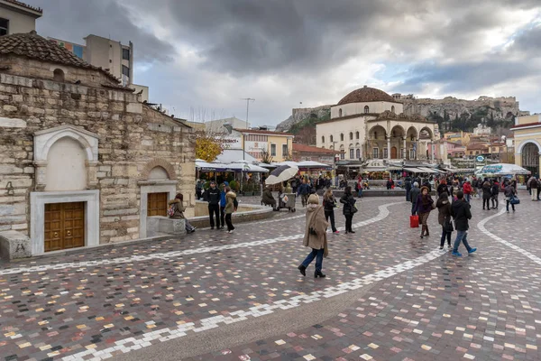Atina, Yunanistan - 20 Ocak 2017: Monastiraki Panorama Meydanı, Atina