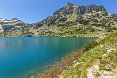 Muhteşem manzara Dzhangal tepe ve Popovo Gölü, Pirin Dağı