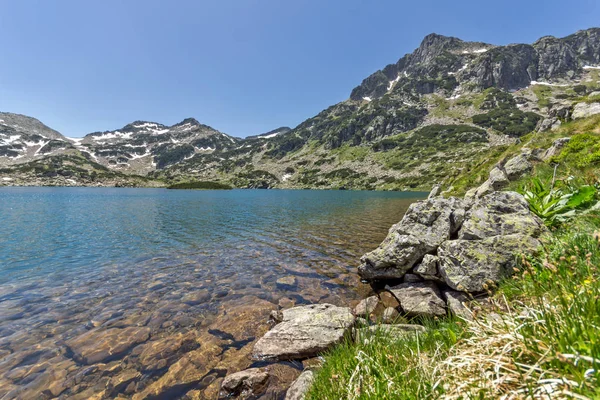 Paesaggio incredibile di Dzhangal picco e lago Popovo, Pirin Mountain — Foto Stock
